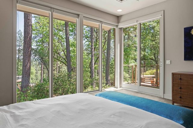 15090 Grand Knoll Dr, Meadow Vista, CA 95722