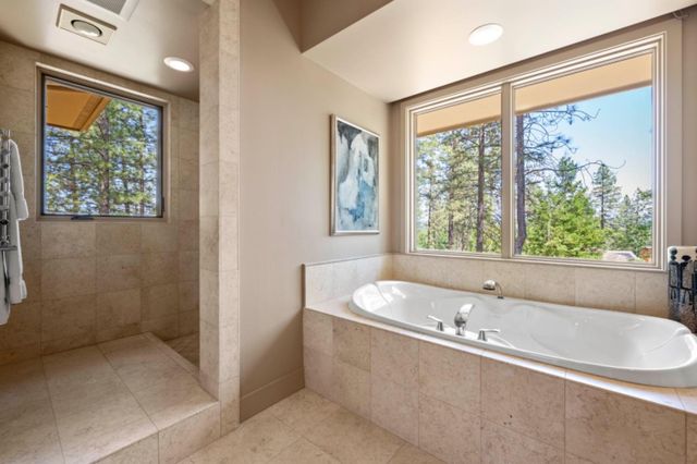 15090 Grand Knoll Dr, Meadow Vista, CA 95722