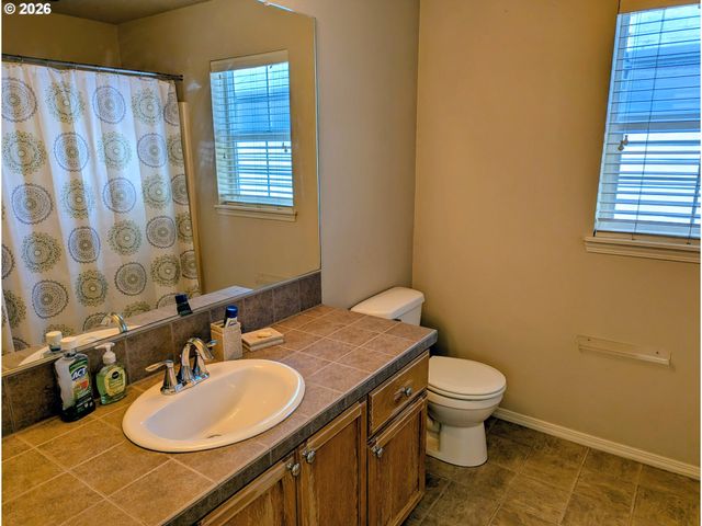 985 Se TAMANGO St, Hillsboro, OR 97123