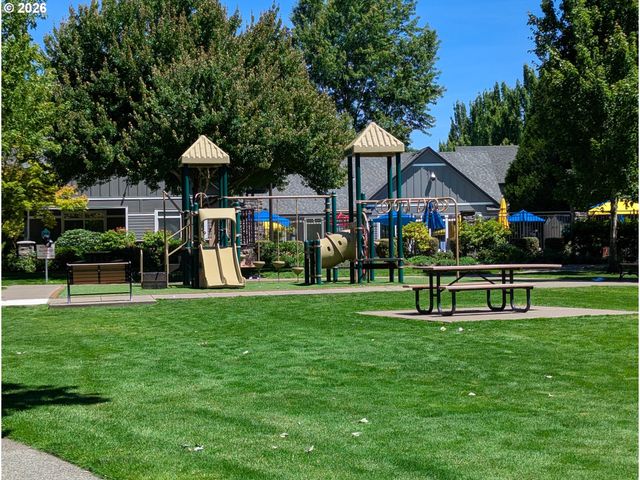 985 Se TAMANGO St, Hillsboro, OR 97123
