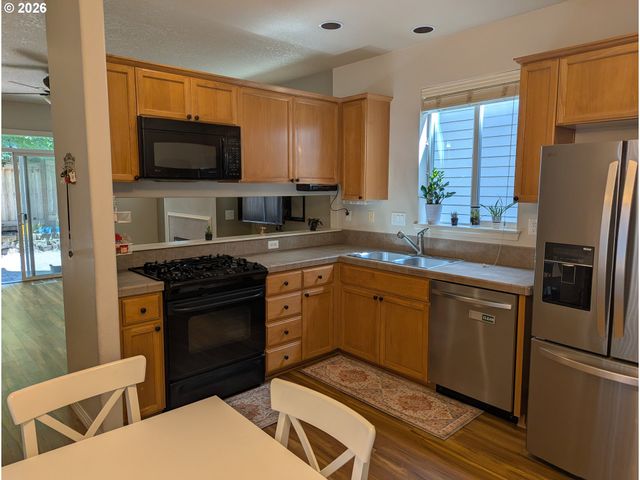 985 Se TAMANGO St, Hillsboro, OR 97123