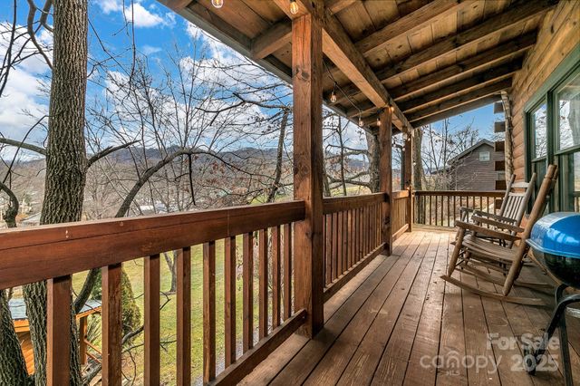 35 Creeds Cove Lane, Waynesville, NC 28785