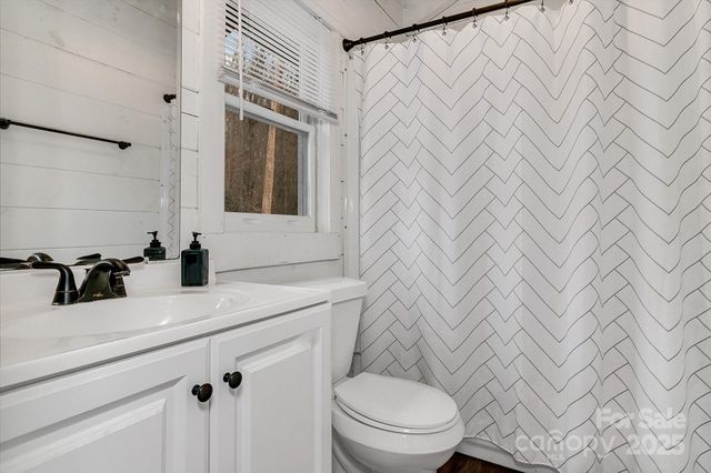 35 Creeds Cove Lane, Waynesville, NC 28785