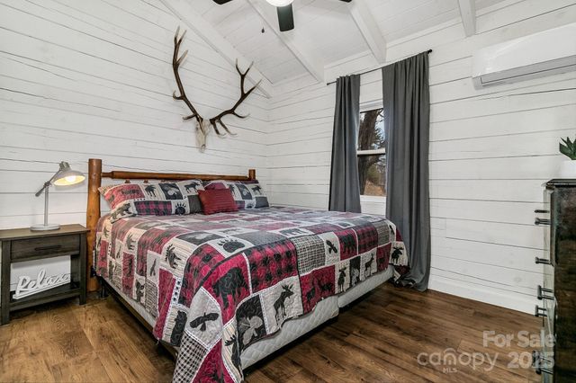 35 Creeds Cove Lane, Waynesville, NC 28785