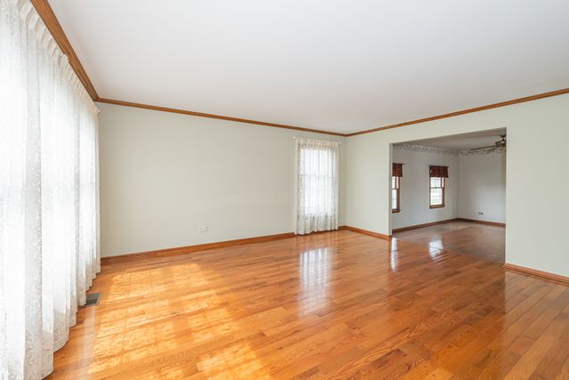 1404 Halifax Drive, Mundelein, IL 60060