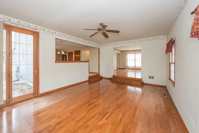 1404 Halifax Drive, Mundelein, IL 60060