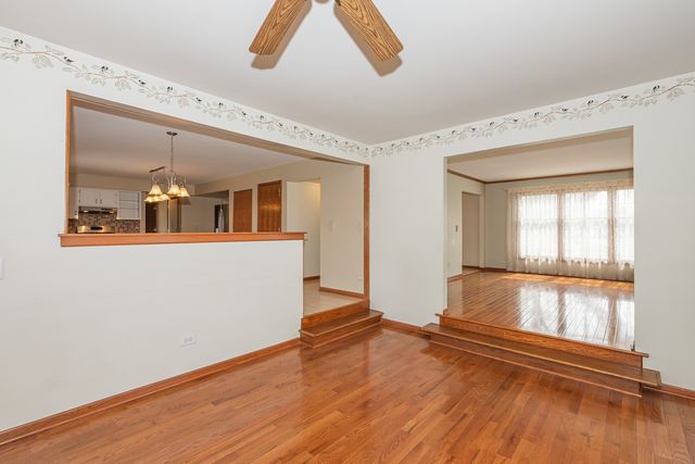 1404 Halifax Drive, Mundelein, IL 60060