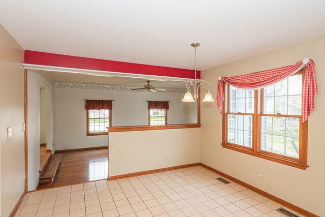 1404 Halifax Drive, Mundelein, IL 60060