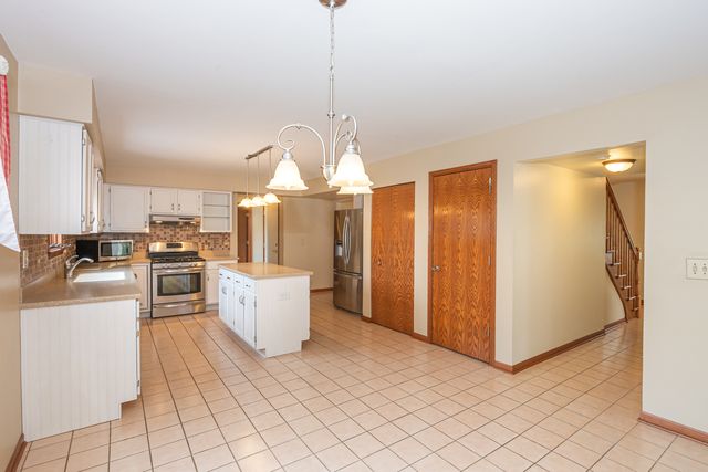 1404 Halifax Drive, Mundelein, IL 60060