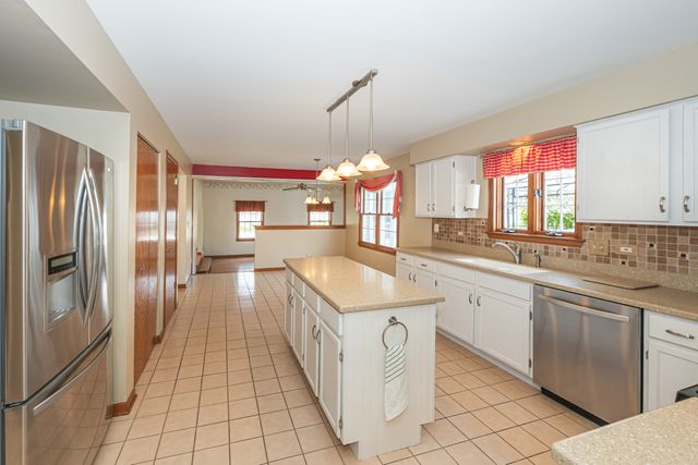 1404 Halifax Drive, Mundelein, IL 60060