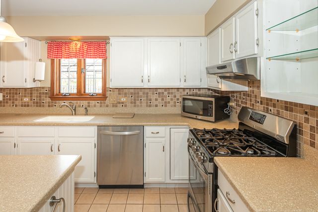 1404 Halifax Drive, Mundelein, IL 60060