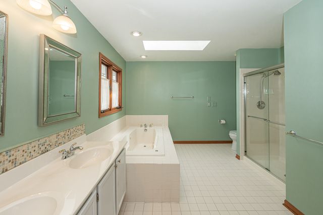 1404 Halifax Drive, Mundelein, IL 60060