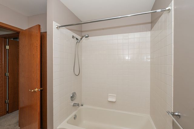 1404 Halifax Drive, Mundelein, IL 60060