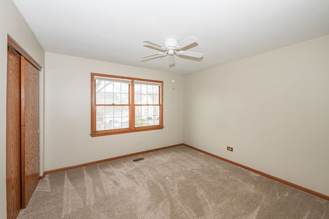 1404 Halifax Drive, Mundelein, IL 60060