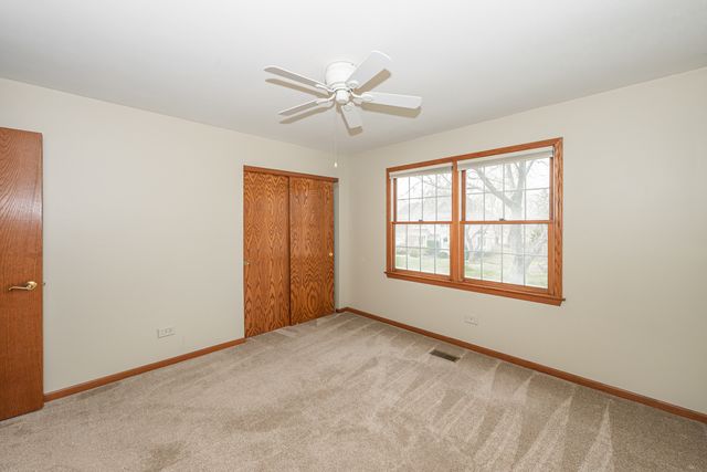 1404 Halifax Drive, Mundelein, IL 60060