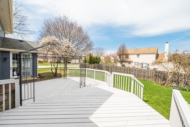 1404 Halifax Drive, Mundelein, IL 60060