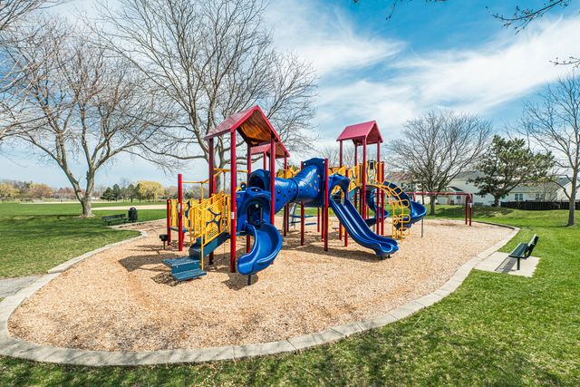 1404 Halifax Drive, Mundelein, IL 60060