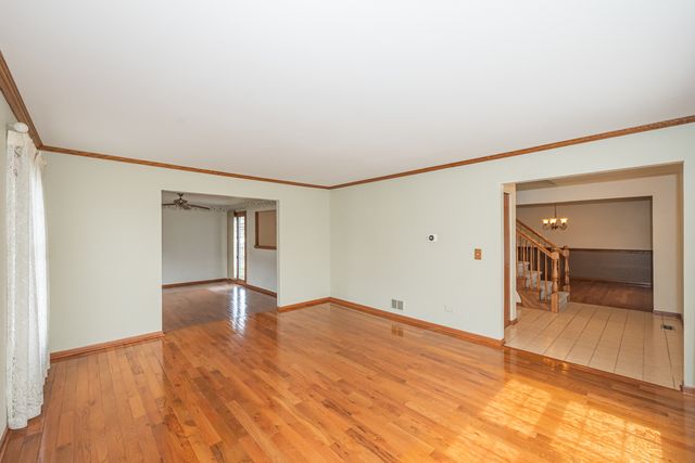 1404 Halifax Drive, Mundelein, IL 60060