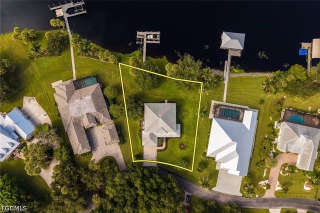 16450 Oakview CIR, Alva, FL 33920