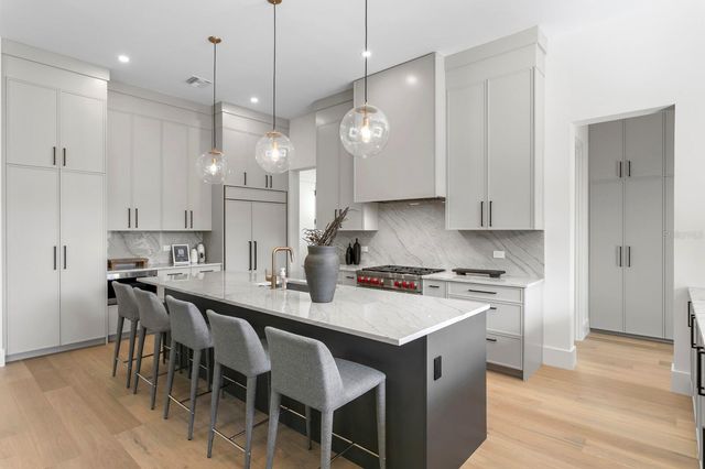 5104 W PLATT STREET, Tampa, FL 33609