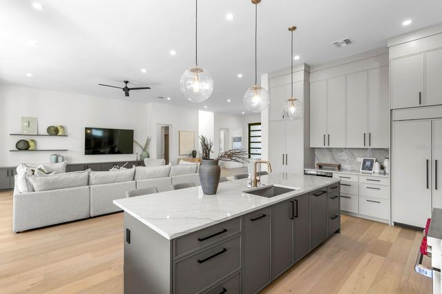 5104 W PLATT STREET, Tampa, FL 33609