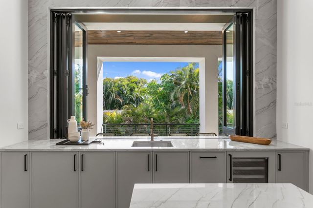 5104 W PLATT STREET, Tampa, FL 33609