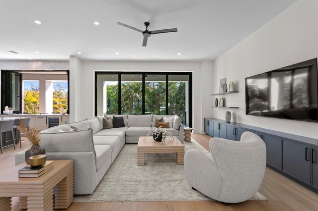 5104 W PLATT STREET, Tampa, FL 33609