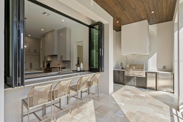 5104 W PLATT STREET, Tampa, FL 33609