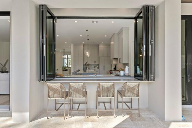 5104 W PLATT STREET, Tampa, FL 33609