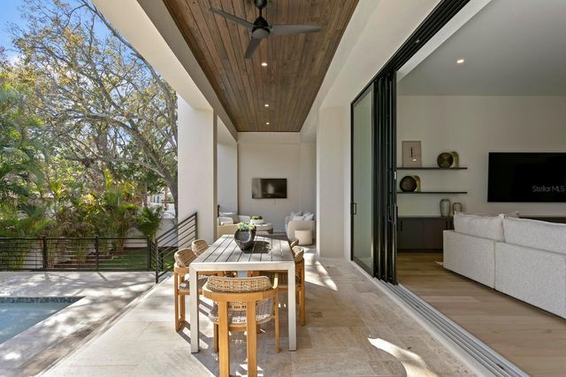 5104 W PLATT STREET, Tampa, FL 33609