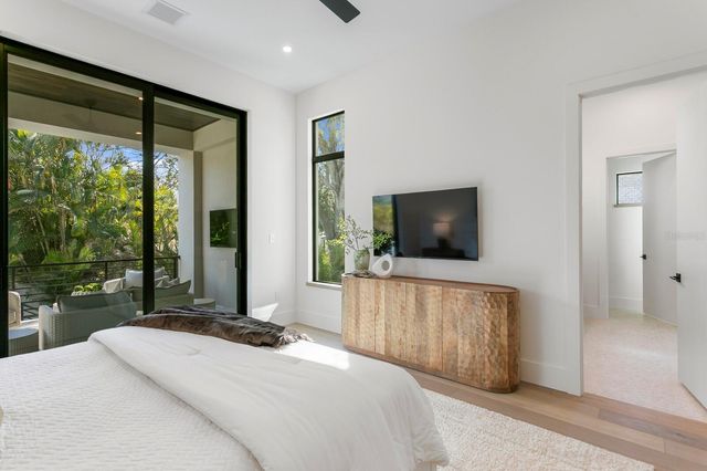 5104 W PLATT STREET, Tampa, FL 33609