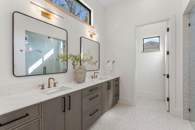 5104 W PLATT STREET, Tampa, FL 33609