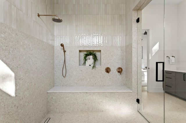 5104 W PLATT STREET, Tampa, FL 33609