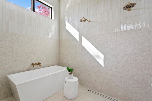 5104 W PLATT STREET, Tampa, FL 33609