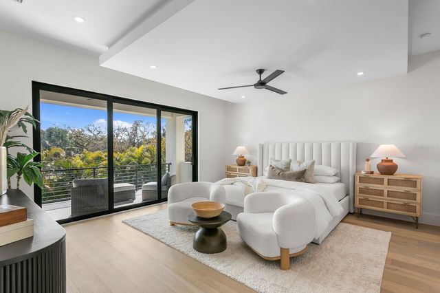 5104 W PLATT STREET, Tampa, FL 33609