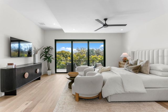 5104 W PLATT STREET, Tampa, FL 33609