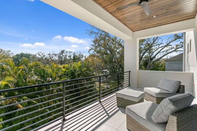 5104 W PLATT STREET, Tampa, FL 33609