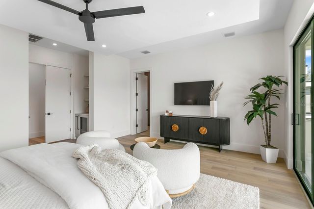 5104 W PLATT STREET, Tampa, FL 33609