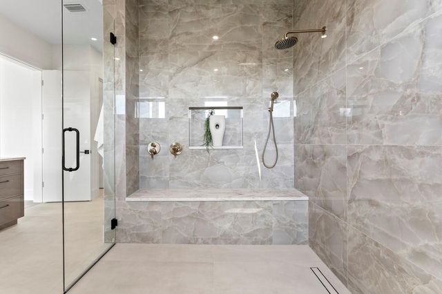 5104 W PLATT STREET, Tampa, FL 33609