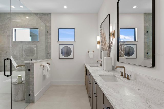 5104 W PLATT STREET, Tampa, FL 33609