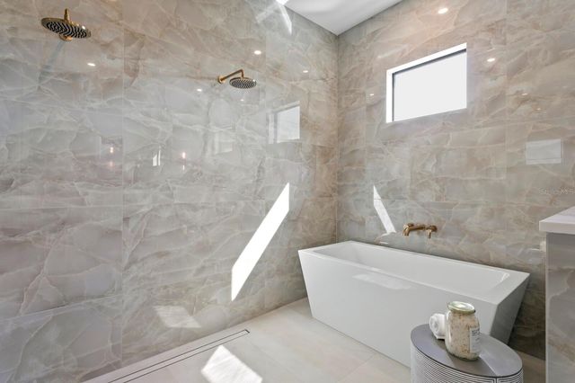 5104 W PLATT STREET, Tampa, FL 33609