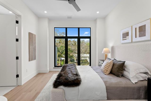 5104 W PLATT STREET, Tampa, FL 33609