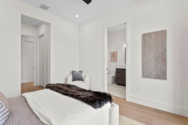 5104 W PLATT STREET, Tampa, FL 33609