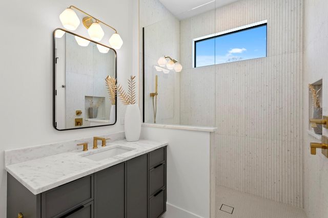 5104 W PLATT STREET, Tampa, FL 33609