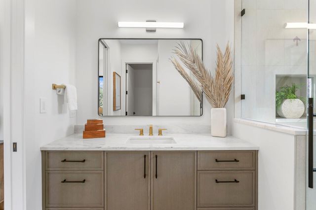 5104 W PLATT STREET, Tampa, FL 33609