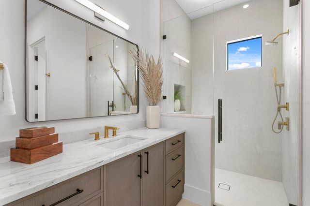 5104 W PLATT STREET, Tampa, FL 33609