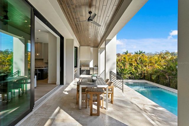 5104 W PLATT STREET, Tampa, FL 33609