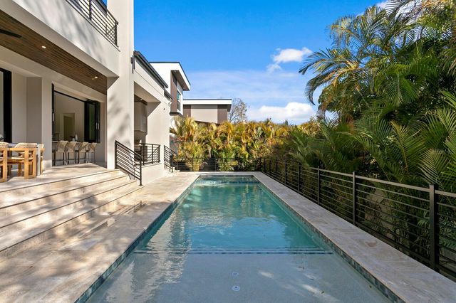 5104 W PLATT STREET, Tampa, FL 33609