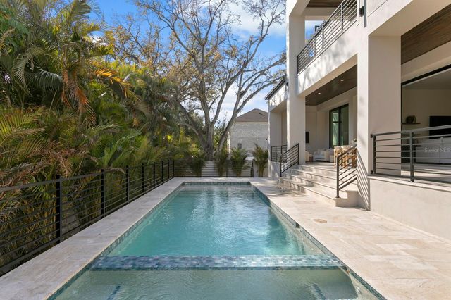 5104 W PLATT STREET, Tampa, FL 33609