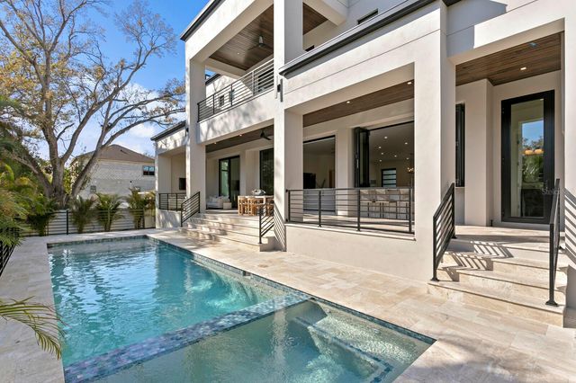 5104 W PLATT STREET, Tampa, FL 33609